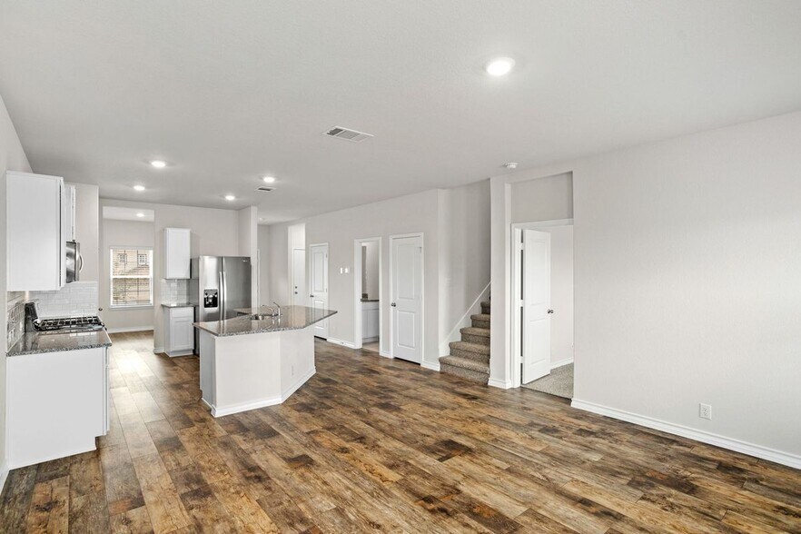 Building Photo - 5035 Punch Shot