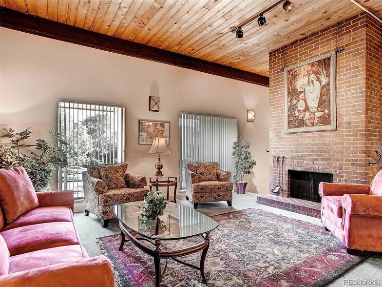 Amenities - Clubhouse - 3470 S Poplar St