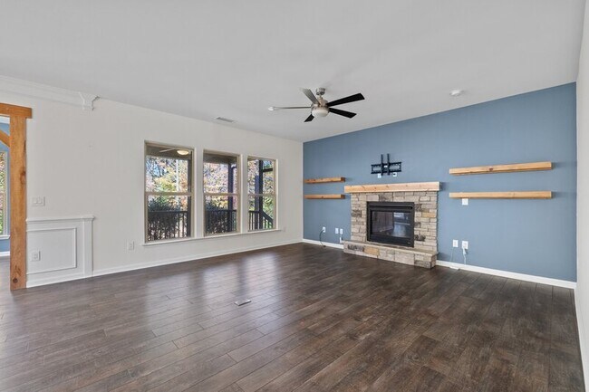 Building Photo - 460 Young Landing Ct