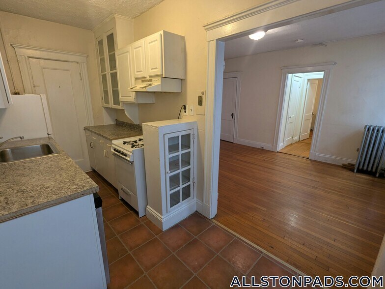 Building Photo - 33 Walbridge St