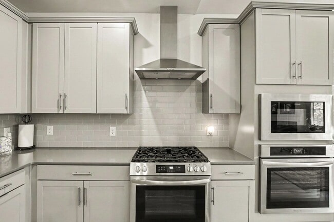 Building Photo - 855 Nightingale Ave