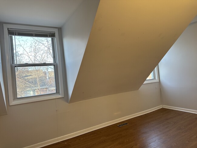 Building Photo - 2451 N Marshfield Ave