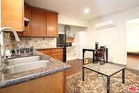 Building Photo - 4848 Oakwood Ave