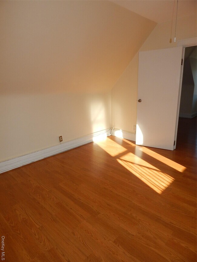 Building Photo - 5 John St