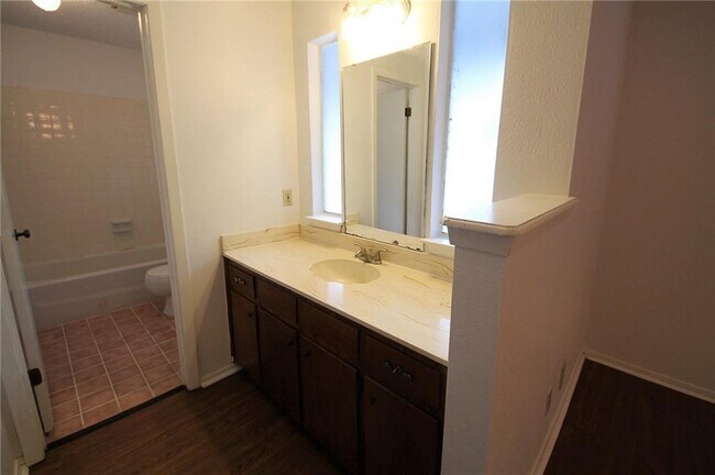 Building Photo - 13320 Water Oak Ln
