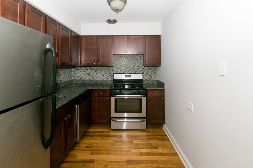 Building Photo - 701 Elm Pl