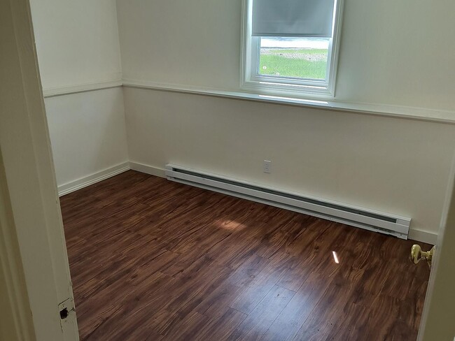 Building Photo - 8 Renarl Ave