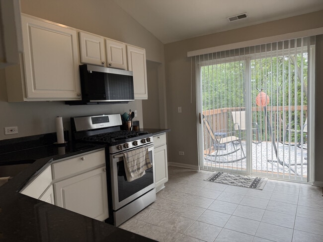 Building Photo - 3157 Bromley Ln