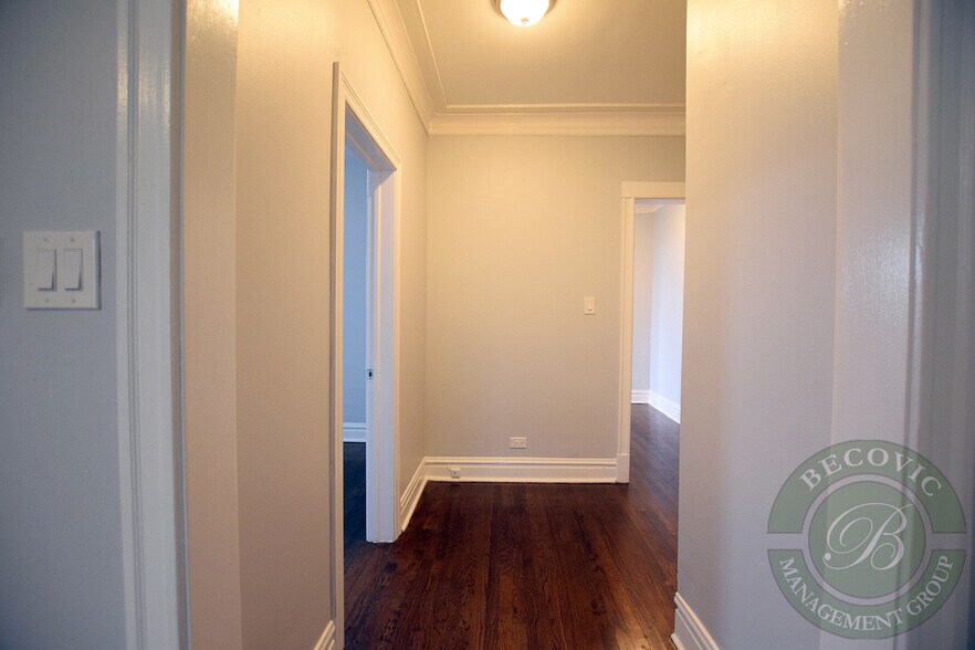 Building Photo - 4707 N Albany Ave