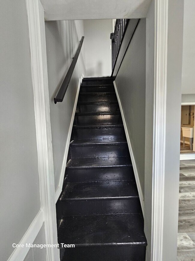 Building Photo - Fully rehabbed 2 bed 1 bath in the south side slopes!!