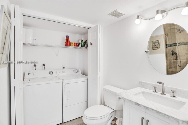 Building Photo - 3500 Mystic Pointe Dr