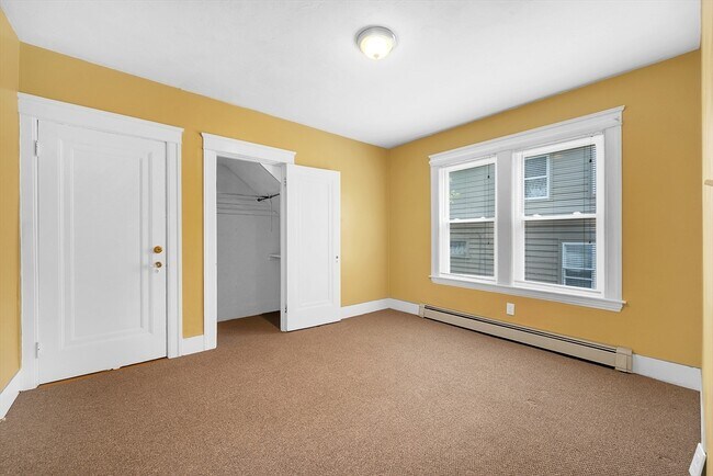 Building Photo - 8 Brantwood Rd