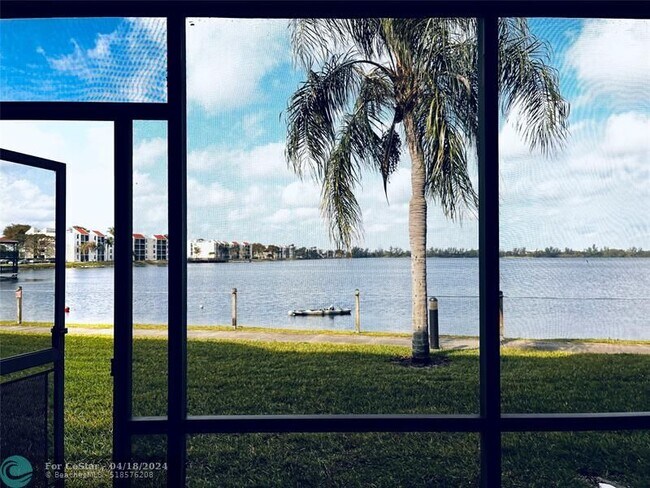 Building Photo - 112 Lake Emerald Dr