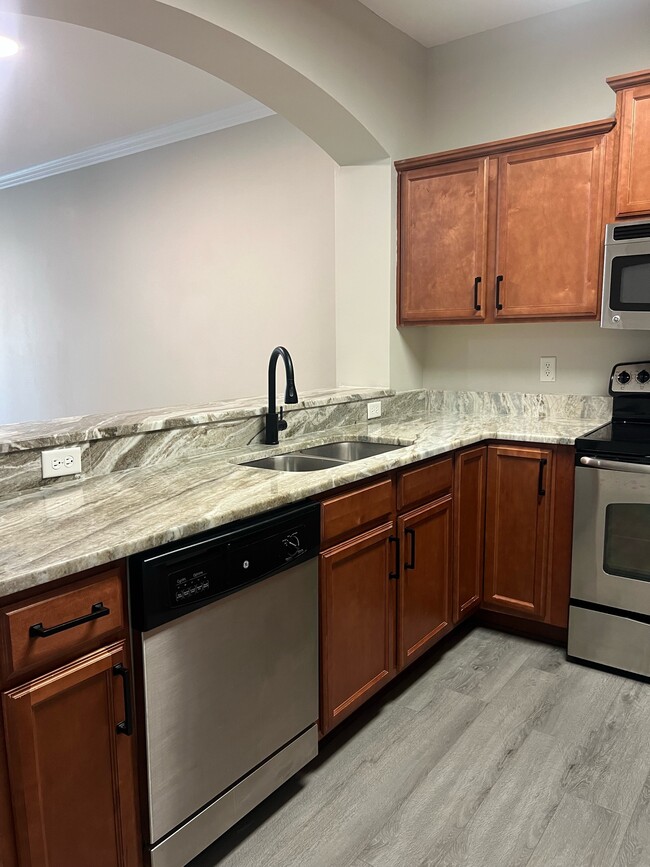 Building Photo - 305 Herons Cove