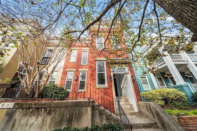 Building Photo - 102 N Harvie St