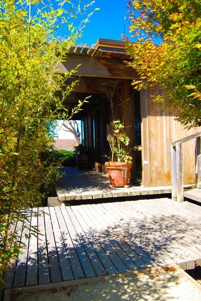 Building Photo - 341 Harbor View Ave