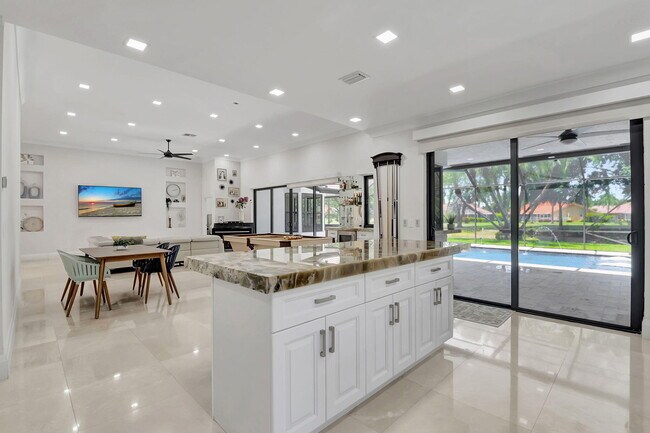 Building Photo - 10099 Canoe Brook Cir