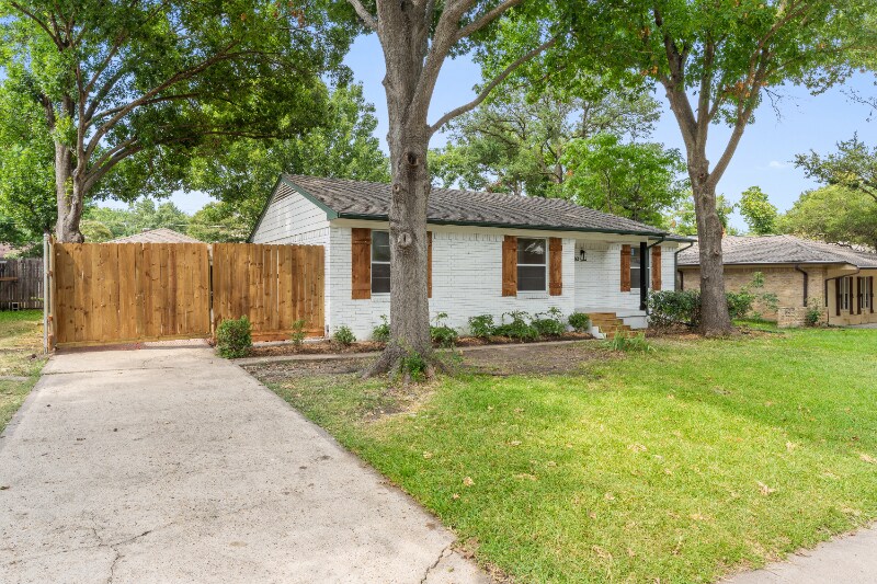 Building Photo - 1202 Spruce Dr
