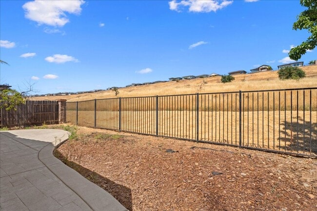 Building Photo - 312 Lone Spur Dr