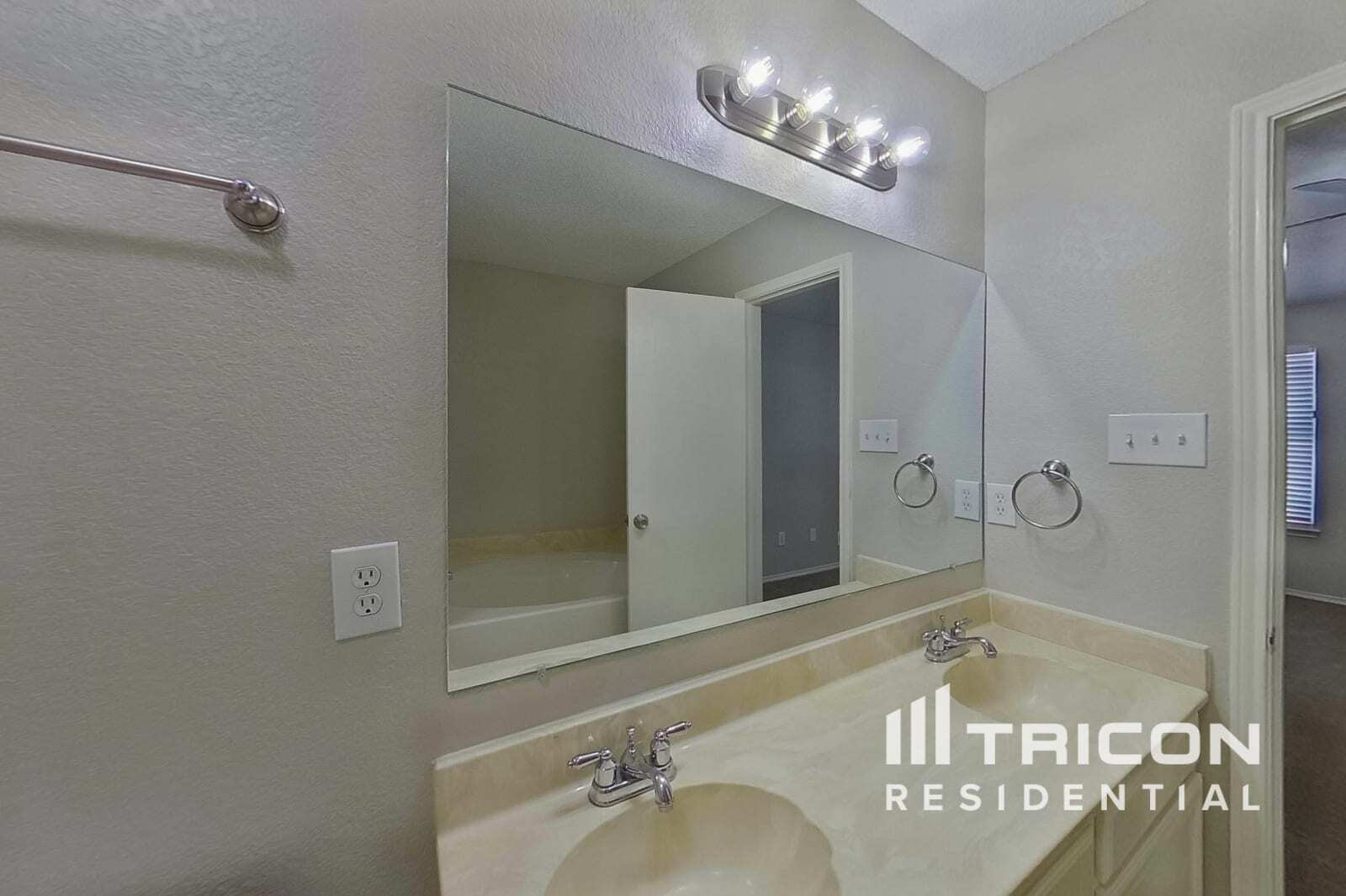 Building Photo - 403 Hollyberry Dr