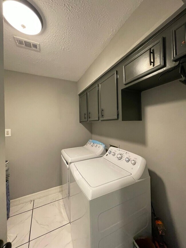 Building Photo - 18014 Vintage Wood Ln