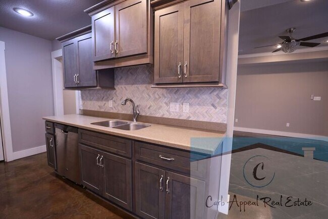 Building Photo - Beautiful, spacious 3 bed / 2 bath recently built home (Nettleton Schools) - fenced back yard!!