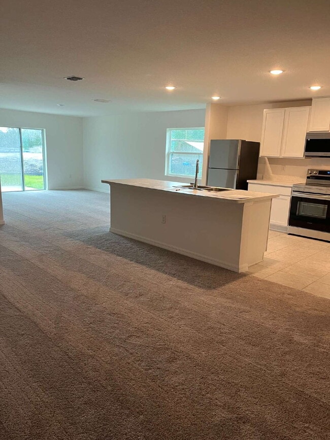 Building Photo - Brand New 4/2 Home!