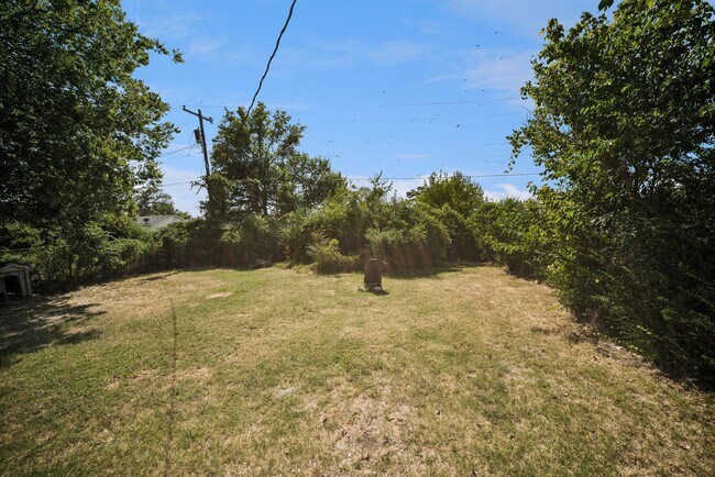 Building Photo - 4672 N Troost Ave