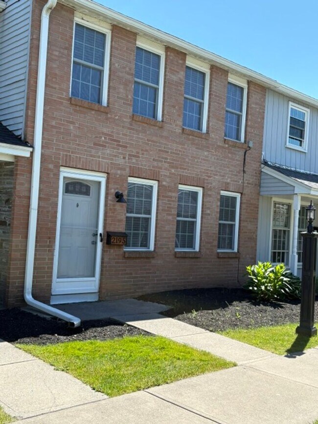 Building Photo - Village of Fayetteville Townhouse for Rent