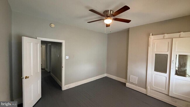Building Photo - 2554 N Bouvier St