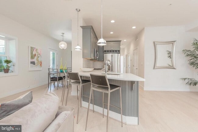 Building Photo - 1352 Quincy St NW