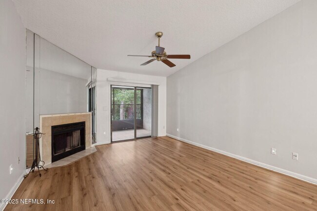 Building Photo - 85 Debarry Ave