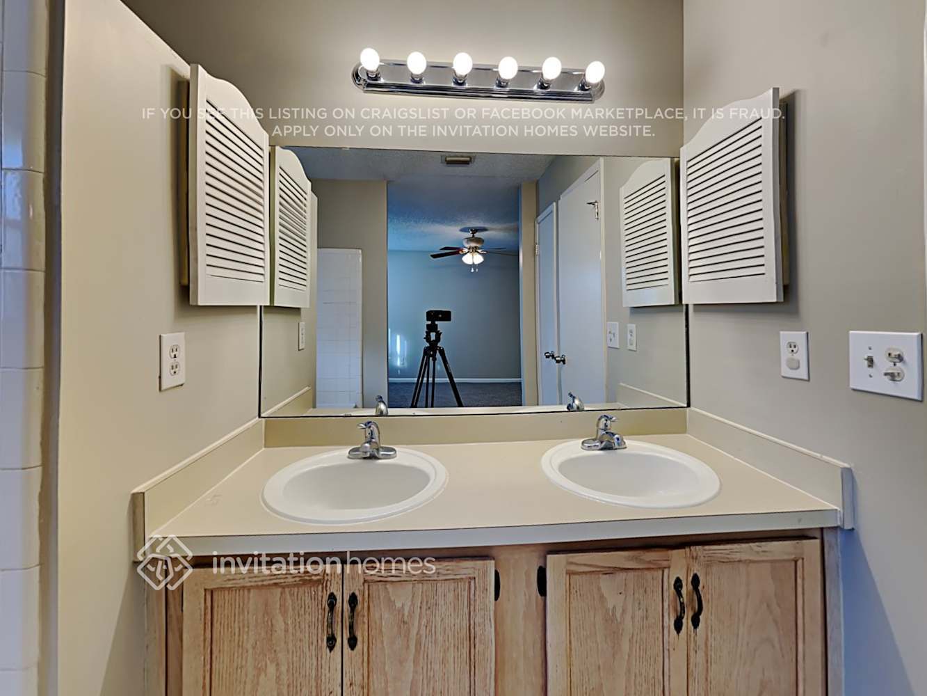 Building Photo - 3405 Charmont Dr
