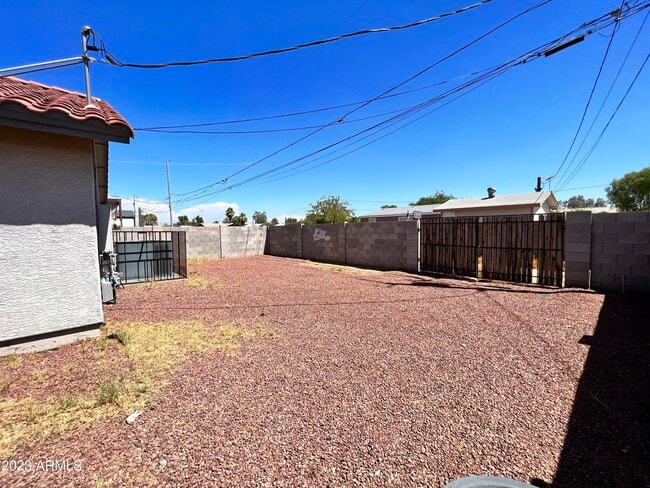 Building Photo - 737 W Ocotillo St