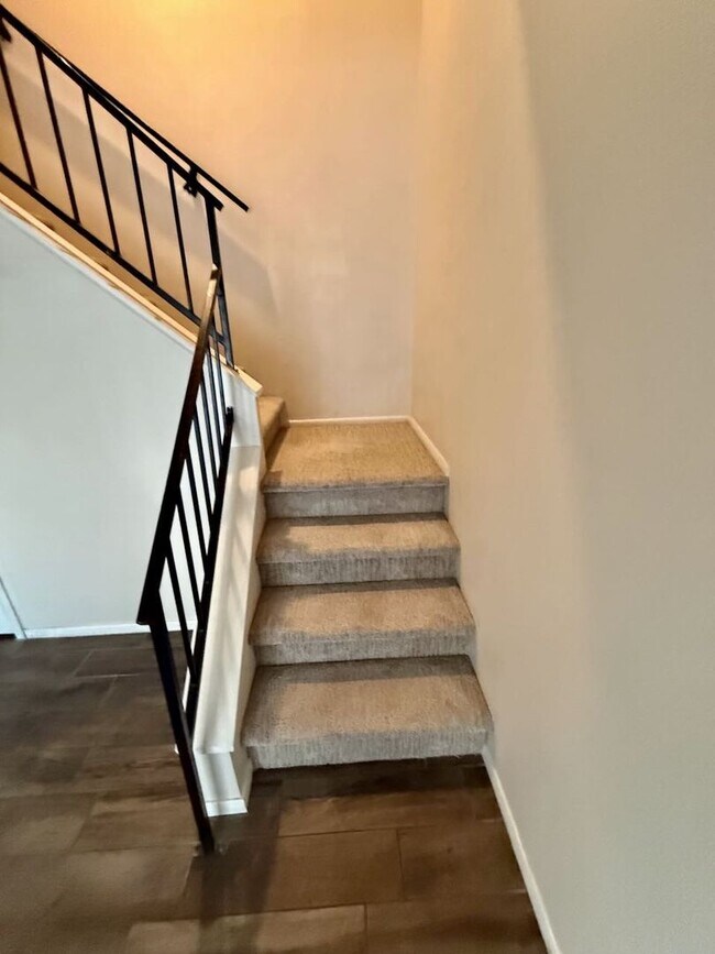 Building Photo - 286 W Palomino Dr