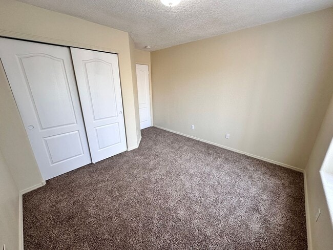 Building Photo - Super cute 3 bed 2 bath home in Huning Ranch