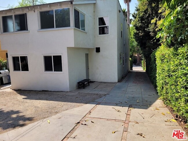 Building Photo - 8605 Rugby Dr