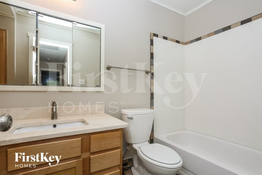 Building Photo - 104 Solway Ct