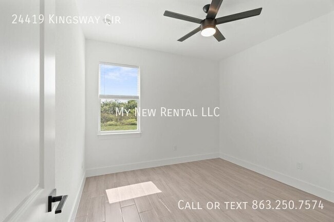 Building Photo - 24419 SW Kingsway Cir