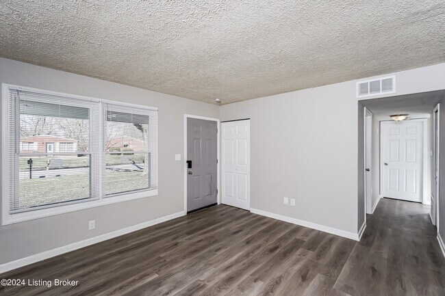 Building Photo - 514 Sinclair St