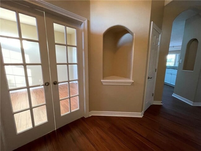 Building Photo - 10501 Hill Country Skyline