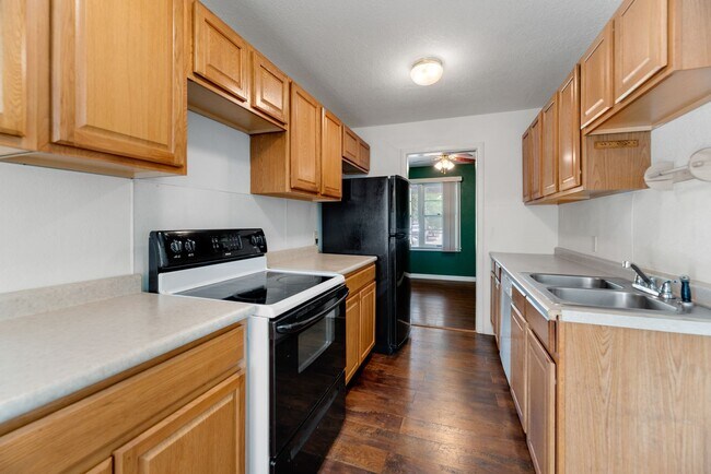 Building Photo - Charming 3 Bed 1 Bath In Quiet Neighborhood