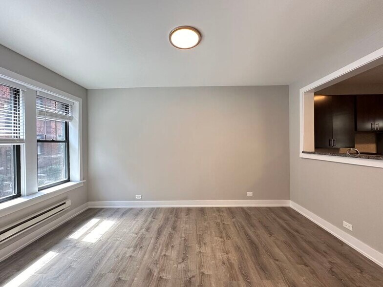 Building Photo - 4211 N Wolcott Ave