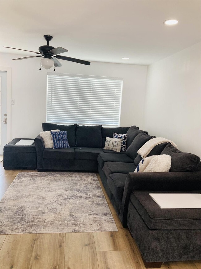 Building Photo - 2640 NE 10th Terrace