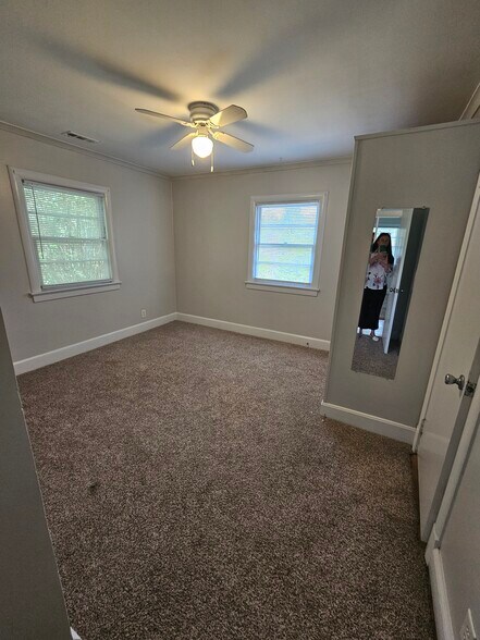 Building Photo - 2103 Pender Ave