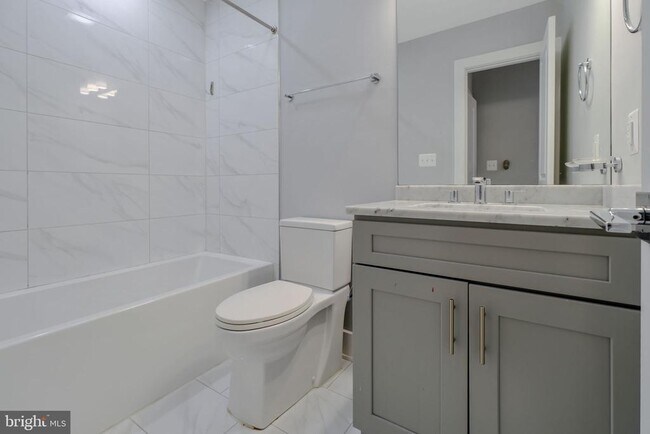 Building Photo - 1632 K St NE