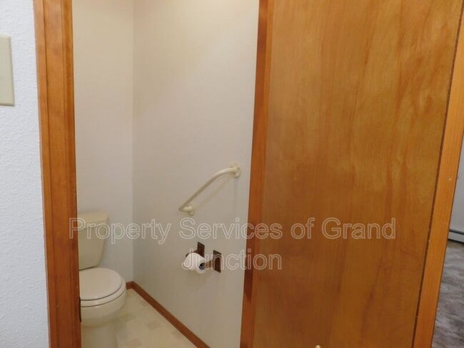 Building Photo - 13 Madeira Ct