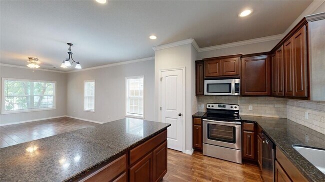 Building Photo - 109 Southland St