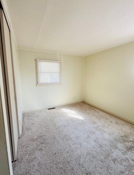 Building Photo - 2251 Vale Dr