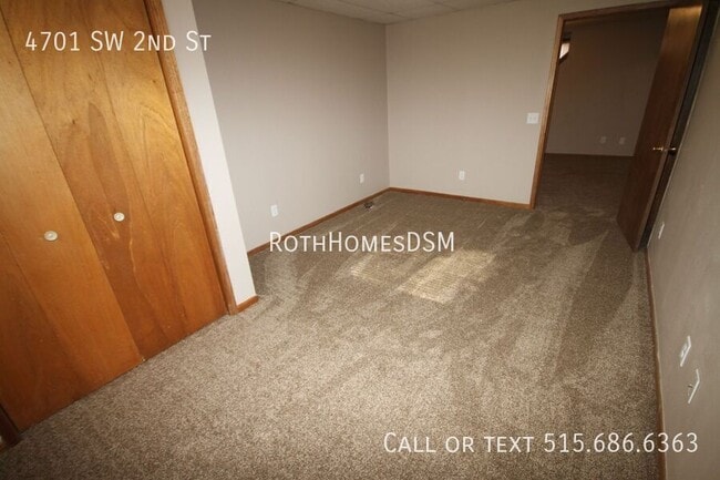 Building Photo - 4701 SW 2nd St